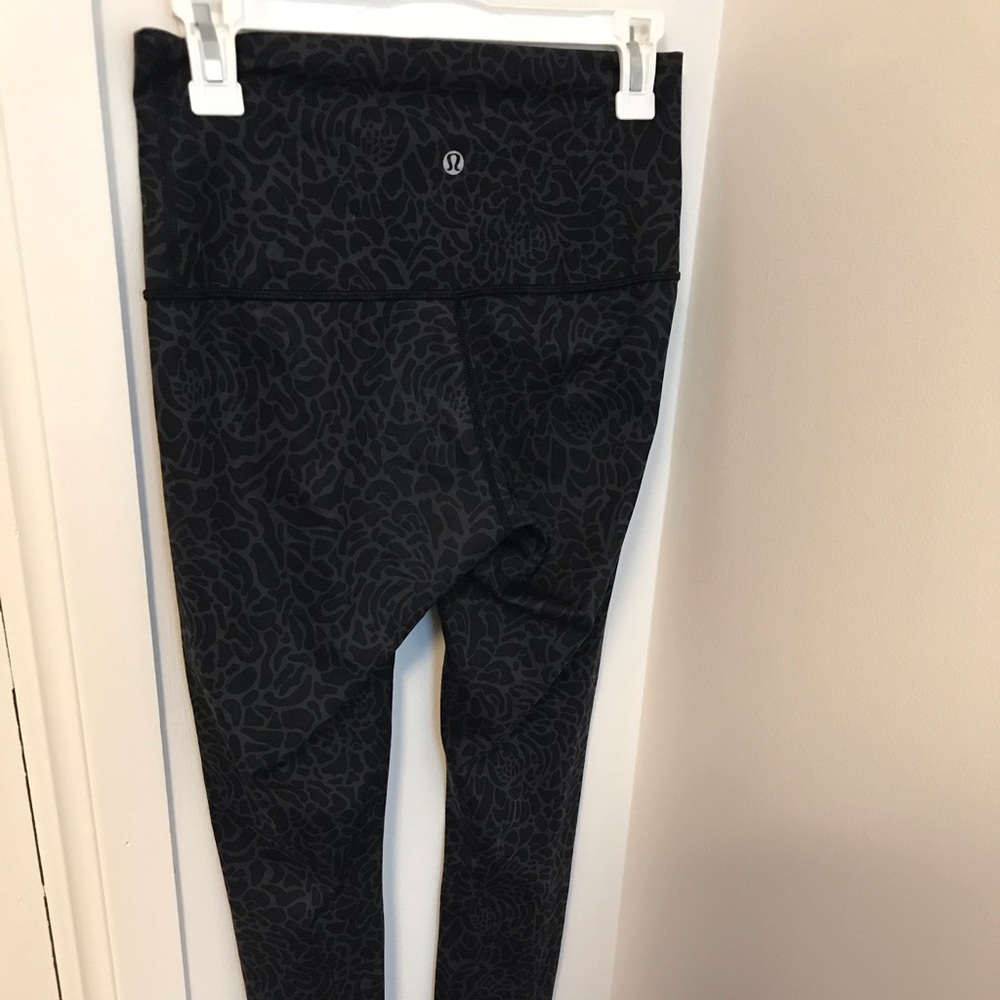 28” Lululemon Wunder Unders
